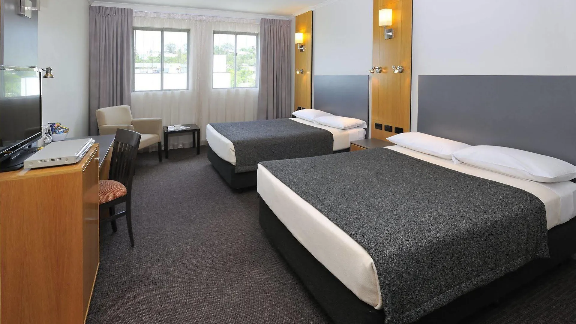 Metro Hotel Ipswich International 4*,