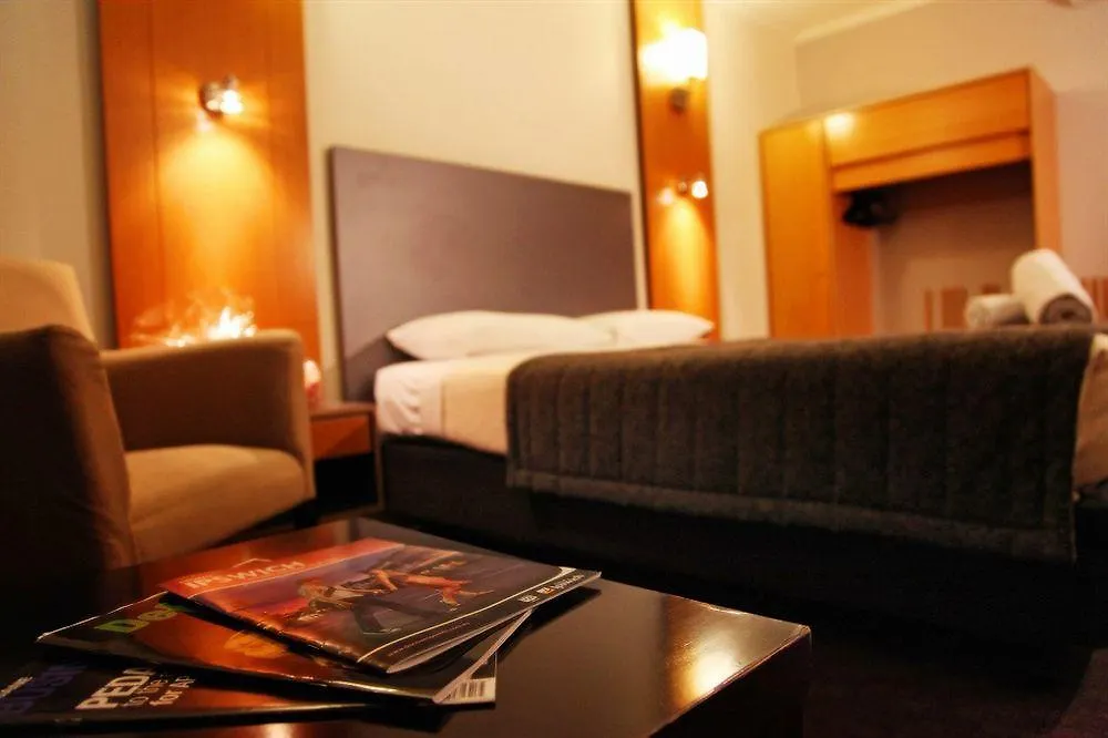 Metro Hotel Ipswich International 4*,
